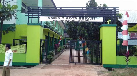 Apakah anda belum paham tentang pendaftaran online dari bkk smkn 1 karawang. Sekolah Bina Nusantara Bekasi - Perokok w