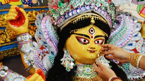 Navratri 2017 5 Durga Puja Pandals You Must Visit In Delhi