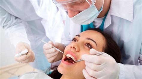 Cepillo dental sónico | para limpiar los dientes y las encías de forma eficaz. ¿Qué es Odontólogo? » Su Definición y Significado 2021