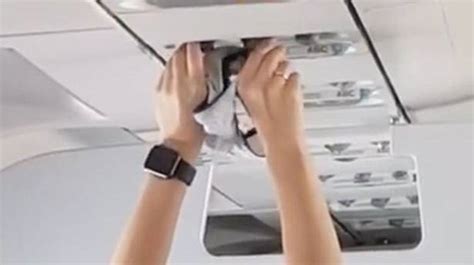 Woman Filmed Drying Underwear Under Air Vent On Packed Flight Ladbible