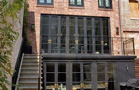 Brooke Shields 1 Townhouse Exterior Nyc Brownstone Greenwich