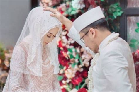 Doa Setelah Akad Nikah Bagi Pengantin Dibaca Oleh Suami Sambil