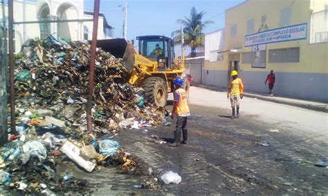 Luanda Operadoras De Limpeza Prometem Terminar Com Amontoados De Lixo Em 30 Dias Ver Angola