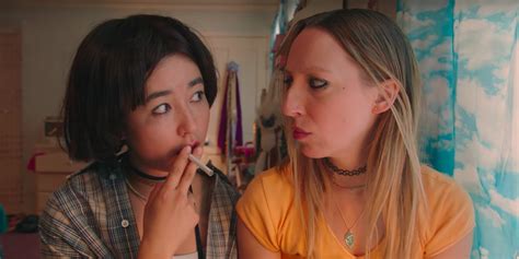 Review Hulus Pen15 Is A Cringe Comedy With A Strong Emotional Core