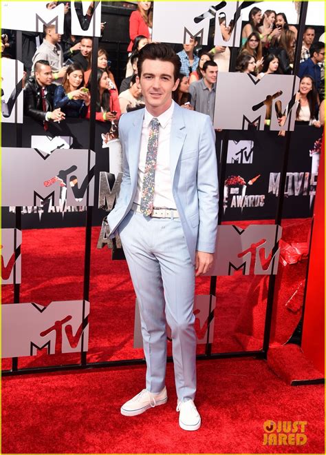 Do you like this video? Drake Bell Goes Baby Blue for the MTV Movie Awards 2014 ...