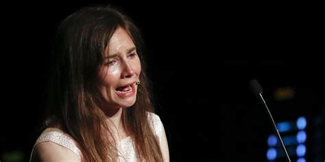 Amanda Knox Sobs During Speech On Return To Italy Accuses Media Of