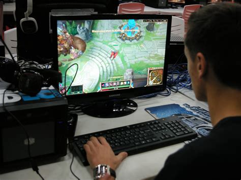 There are 3 major reasons why playing games on PC is better than