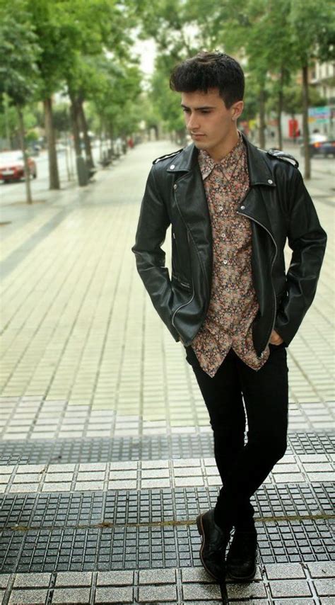We would like to show you a description here but the site won't allow us. Floral Shirt Outfit for Men-25 Ways to Wear Guys Floral ...