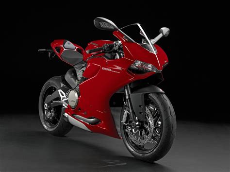 The circle around the exhaust is also covering the ducati engine badge that is visible through a cutout on the 959 (like the 1299). Motorrad Vergleich Ducati 899 Panigale 2014 vs. Ducati 959 ...