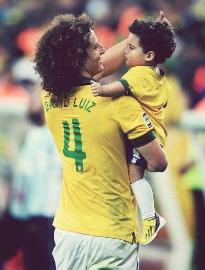 Последние твиты от david luiz (@davidluiz_4). David luiz with nephew awwwww | Soccer players, Soccer ...