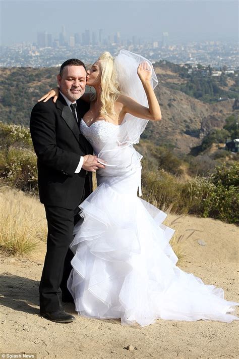 Check courtney stodden pics, wedding, husband, marriage, 16, big brother, biography, wiki information. Pregnant Courtney Stodden renews her vows with husband ...