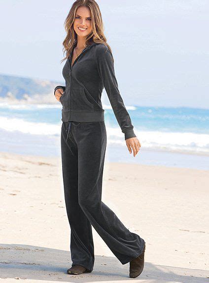 Pin By Laila Esberard On Jogging Suits For Women Suits For Women Jogging Suit Fashion