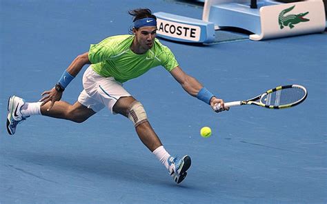 Australian Open 2012 Rafael Nadal Hit By Excessive Knee Pain On Eve Of Grand Slam But Strolls