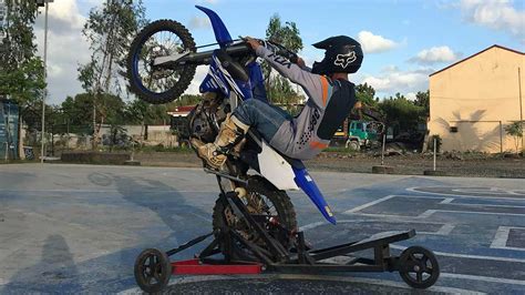 A stunt in which the front wheel or wheels of a vehicle, such as a bicycle or motorcycle, are raised so that the vehicle is balanced momentarily on its. Motorcycle 101: Learning how to pop a wheelie