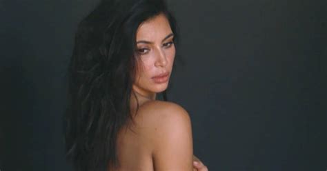 Kim Kardashian aparece nua em vídeo da nova temporada de seu reality