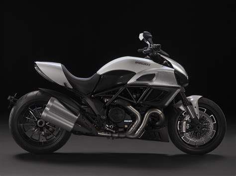 View comments, questions and answers at the 2011 ducati diavel carbon discussion group. Primer: The Ducati Diavel - Asphalt & Rubber