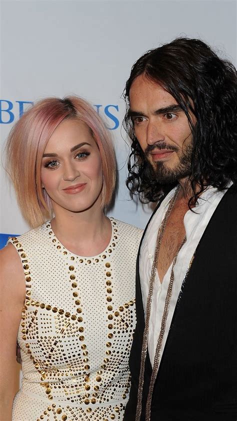 Modeling a themed green glittering minidress, perry even bleached. Katy Perry and Russell Brand #Couples #KatyPerry #RussellBrand in 2020 | Russell brand, Katy ...