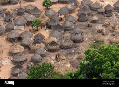 Village Guinea Africa Mud Hut Grass Roof Stock Photo Alamy