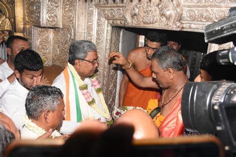 Siddaramaiah On Twitter ವರುಣಾ ಕ್ಷೇತ್ರದ ಅಭ್ಯರ್ಥಿಯಾಗಿ ನಾಮಪತ್ರ ಸಲ್ಲಿಕೆಗೂ ಮುನ್ನ ಚಾಮುಂಡಿ ಬೆಟ್ಟಕ್ಕೆ