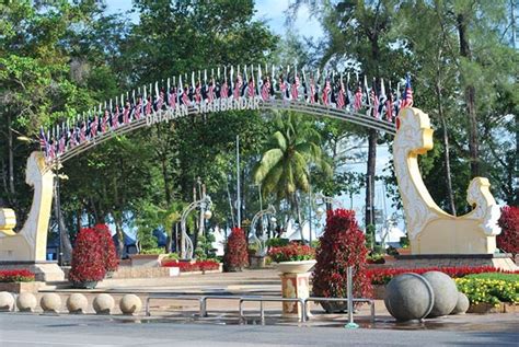 Mari lihat senarai 21 tempat best untuk dilawati apabila anda berkunjung ke sini! 15 Tempat Bersejarah Di Terengganu Menarik Informasi Untuk ...