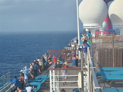 Woman Scuffles With Cruise Security Before Reportedly Jumping Ship Video