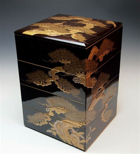 Exquisite Antique Japanese Lacquered Wood Jubako Edo Taka Makie