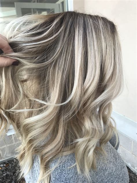 10 Smudge Root Blonde Hair Fashion Style