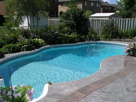20 Amazing Small Backyard Designs With Swimming Pool