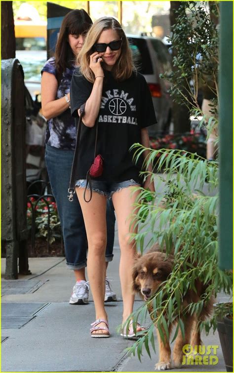 amanda seyfried grabs lunch with her mom in the big apple photo 3448706 amanda seyfried