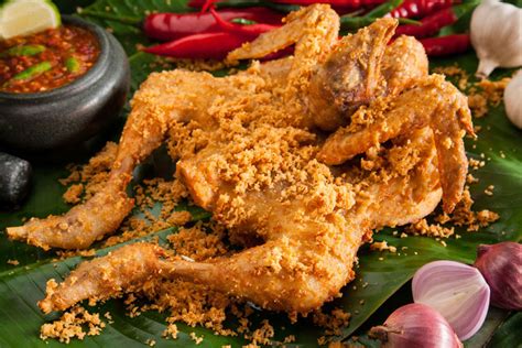 Ayam ingkung sendiri merupakan ayam utuh yang diolah dari ayam kampung jantan. 10 Kuliner Khas Jogja - kotajogja.com