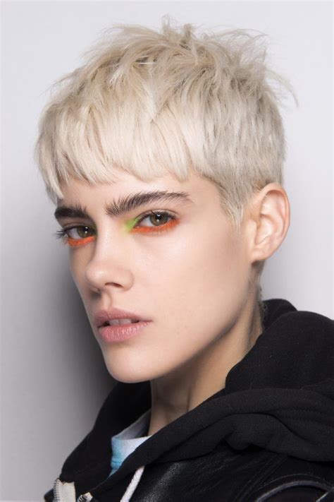 8 Hair Trends Youre About To See Everywhere Haar Styling Frisuren Androgynes Haar