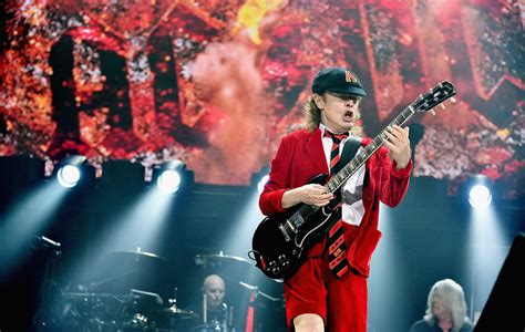Ac/dc live at the olympic stadium in berlin (germany) on their rock or bust worldtour 2015. デフ・レパードのフィル・コリン、アクセル・ローズのAC/DCはAC/DCではないと語る | NME Japan