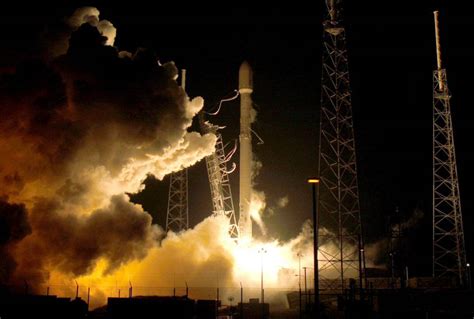 Spacex Llevará Al Espacio Al Primer Turista Que Volará Alrededor De La