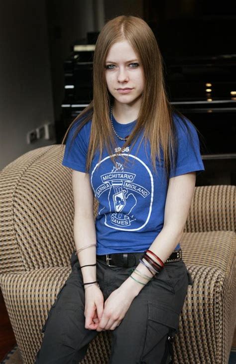 Avril Lavigne Conspiracy Theory Bizarre Life Of Punk Princess Daily