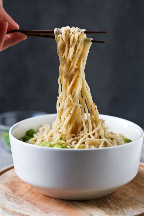 Mar 22, 2016 · chopsticks are not only used when eating rice and side dishes, but also noodles, like soba and udon. Easy Vegan Ramen Noodle Soup - The Vegan 8