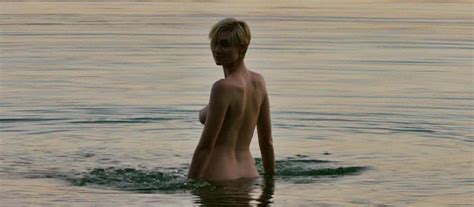 Elizabeth Debicki Nude In The Night Manager Other Crap