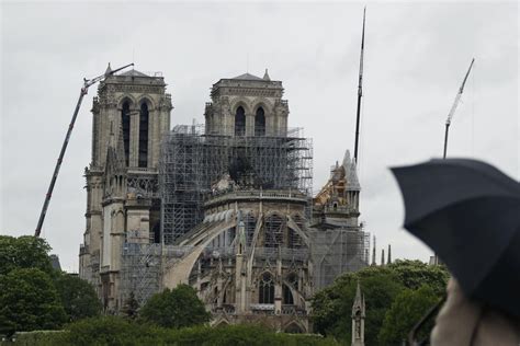 Notre Dame Hétfőn megkezdődik a leégett huszártorony körüli állványzat