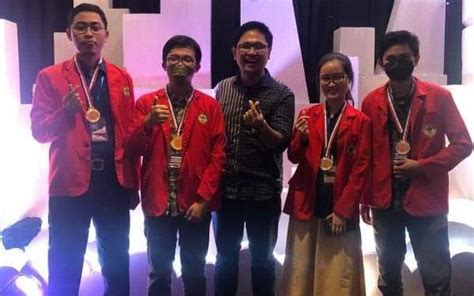 Mahasiswa Kedokteran Unhas Raih Dua Medali Pada Indonesian