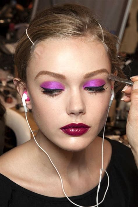 Inoltre, si possono applicare uno o. Come mettere l'eyliner in modo dignitoso? | Eye makeup ...
