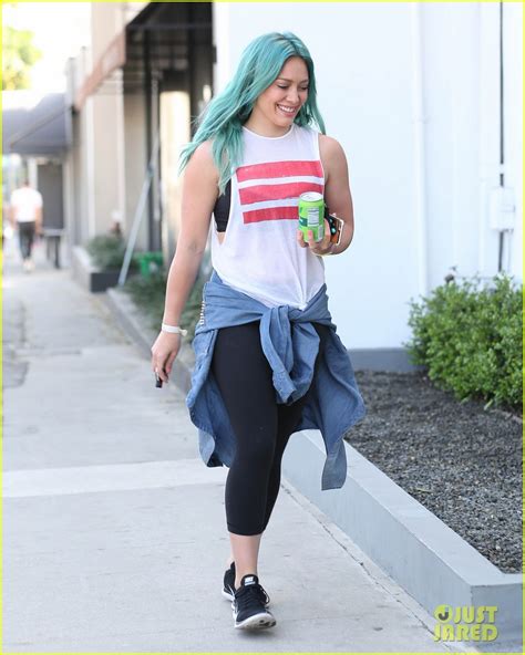 Social distancing amid the coronavirus pandemic has the latest celebrity to transform their locks is hilary duff, who took to instagram to debut a bright blue bob, a stark difference from her signature. Full Sized Photo of hilary duff blue hair gym session 09 ...
