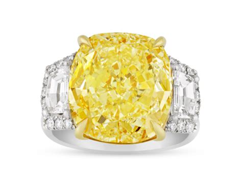 Fancy Yellow Diamond Ring, 11.00 Carats in 2020 | Fancy yellow diamond ring, Fancy yellow ...