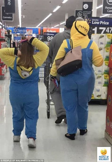 Walmart Shoppers Capture The Weirdest Behaviour Daily Mail Online