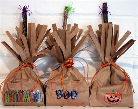 Simple Halloween Craft Diy Trick Or Treat Bags Happily