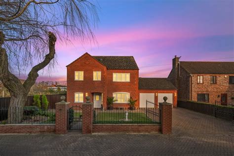 Kingswood Park Wisbech Cambs Pe13 2us 5 Bed Detached House For Sale £450 000