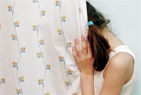 Violenza Sessuale Su Due Ragazzine Minorenni In Calabria Arresti E Indagati Telefoni