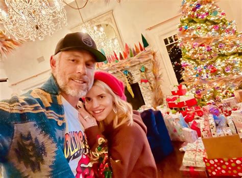 Check spelling or type a new query. Jessica Simpson Shows Off 100lb Weight Loss in Christmas ...