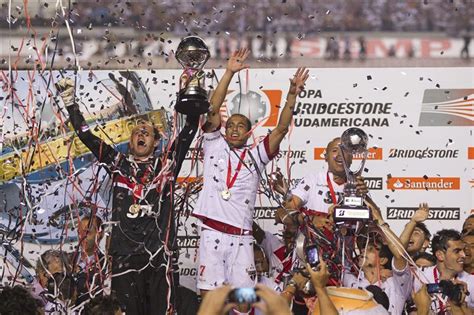 Com a necessidade de levantar o véu da noiva para conseguir a classificação. SAO PAULO CAMPEÓN DE LA COPA SUDAMERICANA 2012 - PURO TIP ...
