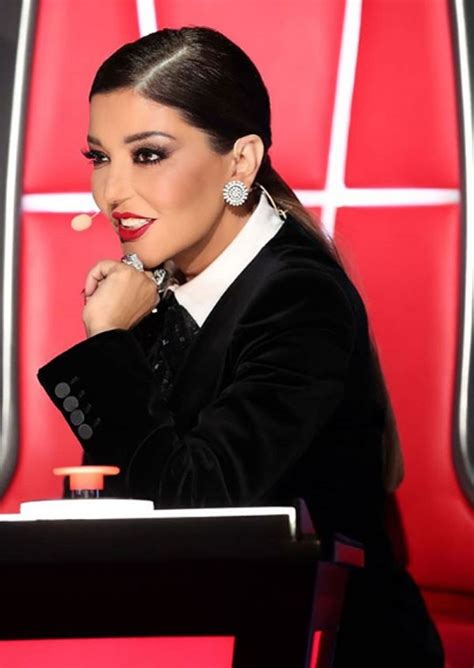 نقدم اليكم تطبيق اجمل وافضل اغاني الفنانة سميرة سعيد بدون نت + الكلمات مع الالبوم الجديد 2021. سميرة سعيد بإطلالة رجالي.. صور