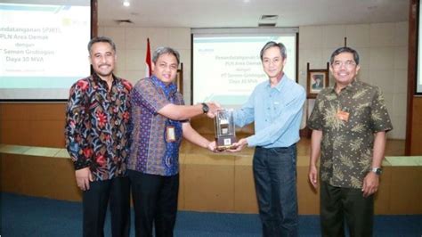 Perusahaan listrik negara (pt.pln) unit pelaksana pelayanan pelanggan (up3) padangsidimpuan menggulirkan program promo bagi pelanggan yang memohon pemasangan tambah daya listrik di wilayah kerja up3 padangsidimpuan meliputi kabupaten. PLN dan PT Semen Grobogan Tanda Tangani Kerjasama - Tribun ...