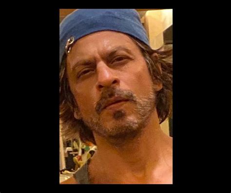 Whoa Shah Rukh Khan Charges Rs 100 Crore For Pathan Becomes Indias Highest Paid Actor